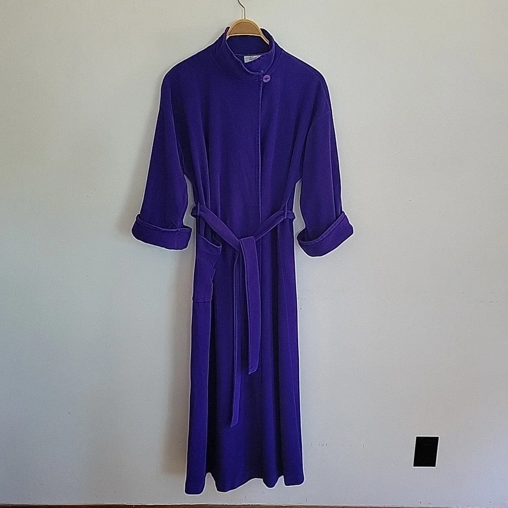 Vintage Vanity Fair Velour Wrap Robe Medium Long Purple Casual‎ Lounge Mod Retro